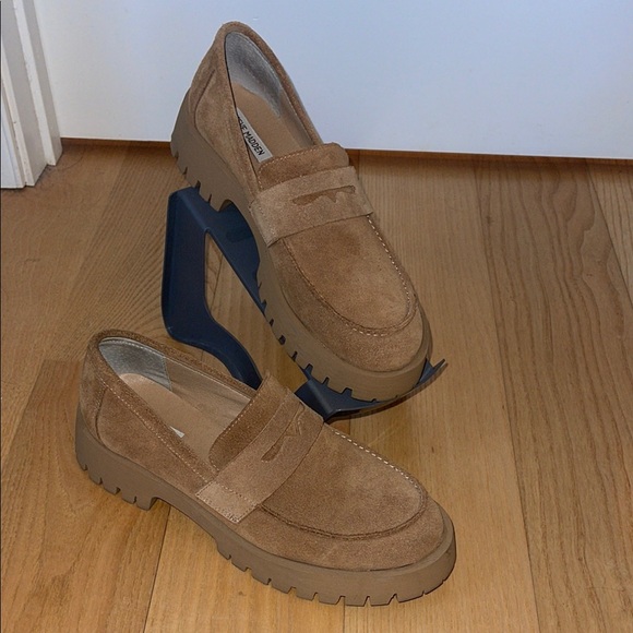 Steve Madden Shoes - Steve Madden womensTan chunky suede Loafers size 11
